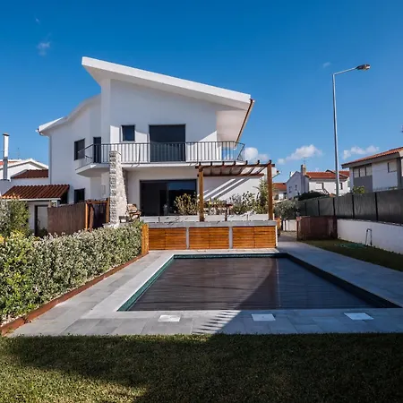 Semesterbostad Beguest Sun & Pool House Parede