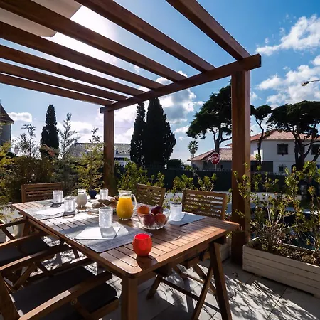 Semesterbostad Beguest Sun & Pool House *