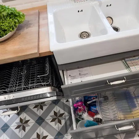 Beguest Sun & Pool House Parede