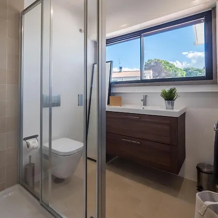 Semesterbostad Beguest Sun & Pool House Parede