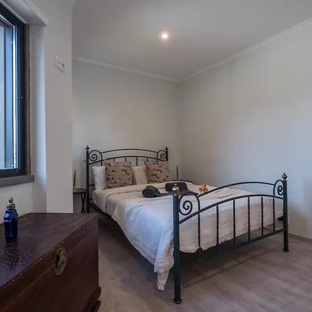 Beguest Sun & Pool House * Parede