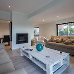 Beguest Sun & Pool House *