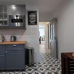 Beguest Sun & Pool House