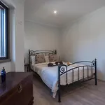Beguest Sun & Pool House * Parede