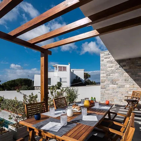 Beguest Sun & Pool House