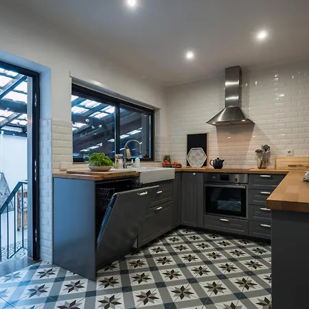 Beguest Sun & Pool House