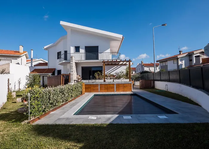 Dom wakacyjny Beguest Sun & Pool House Parede