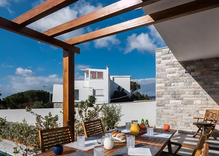Beguest Sun & Pool House