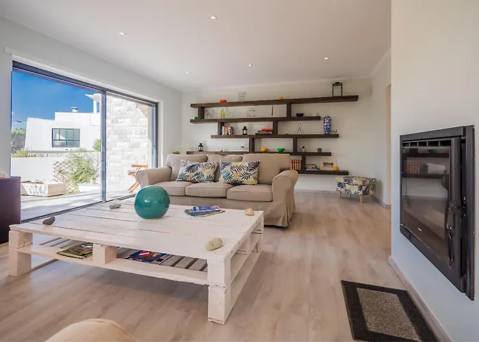 Beguest Sun & Pool House Dom wakacyjny Parede