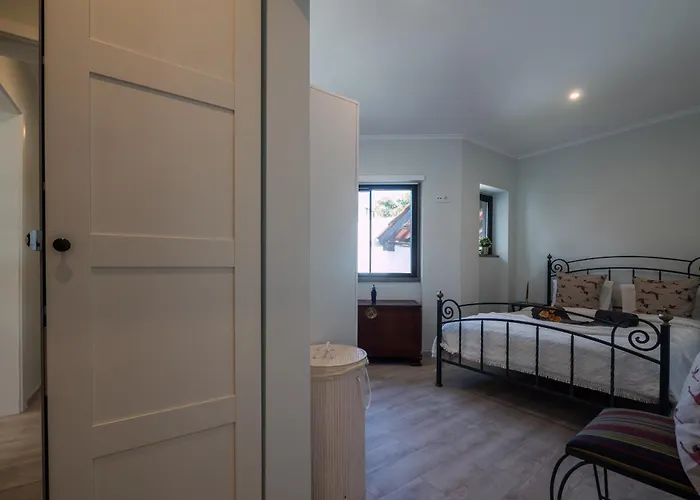 Beguest Sun & Pool House * Parede