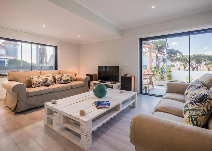 Beguest Sun & Pool House Parede